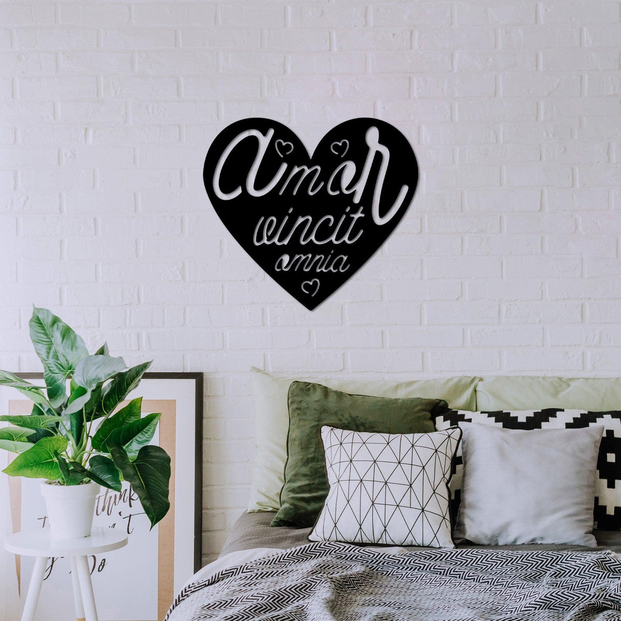 Decoratiune de perete Metal Omnia Vincit Amor 3, Negru, 56x50 cm