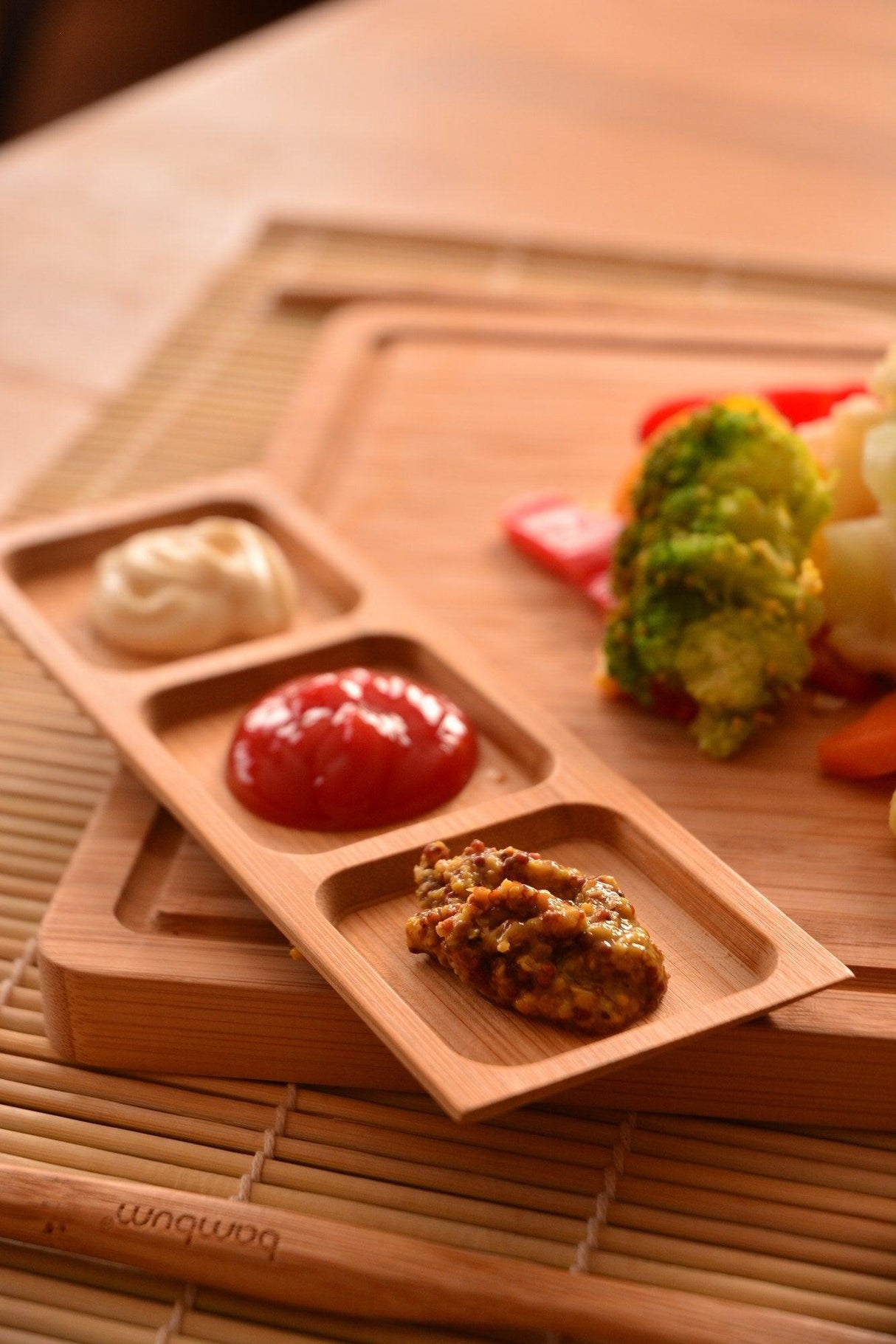 Set farfurii cu sos de bambus Almeria 3, Nuc, 1.5x6x18 cm