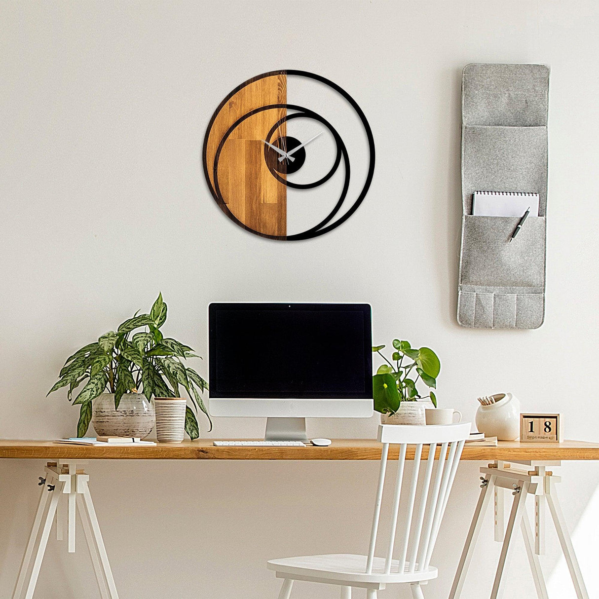 Ceas de perete decorativ din lemn Circle, Nuc, 3x56x56 cm