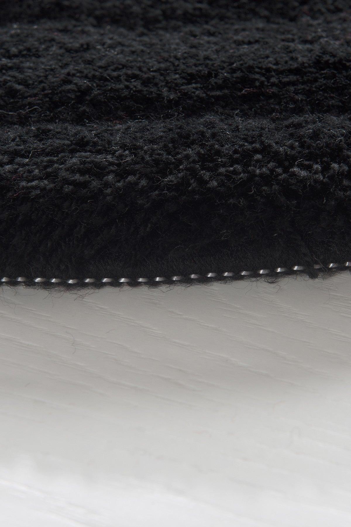 Covor de baie, Negru