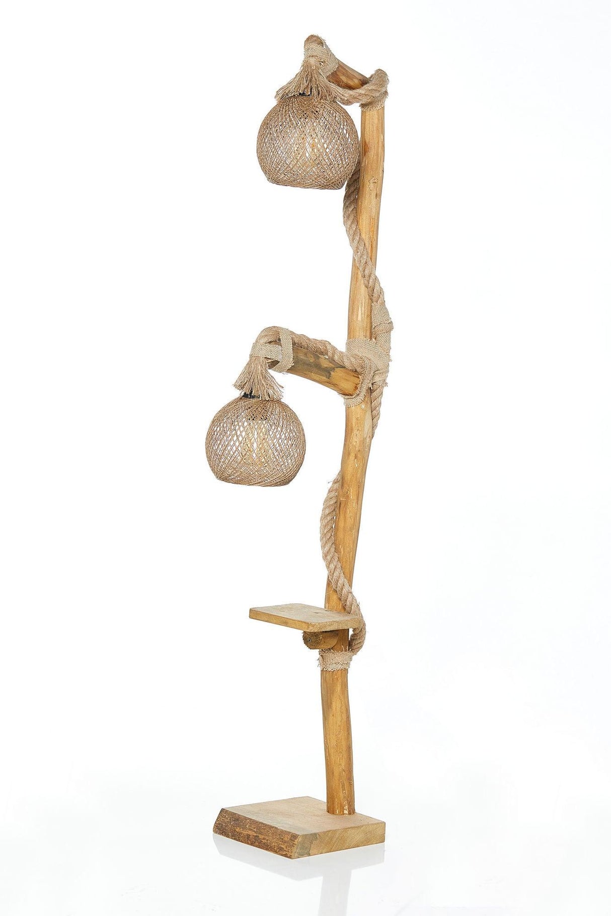 Lampadar Owen, Natural