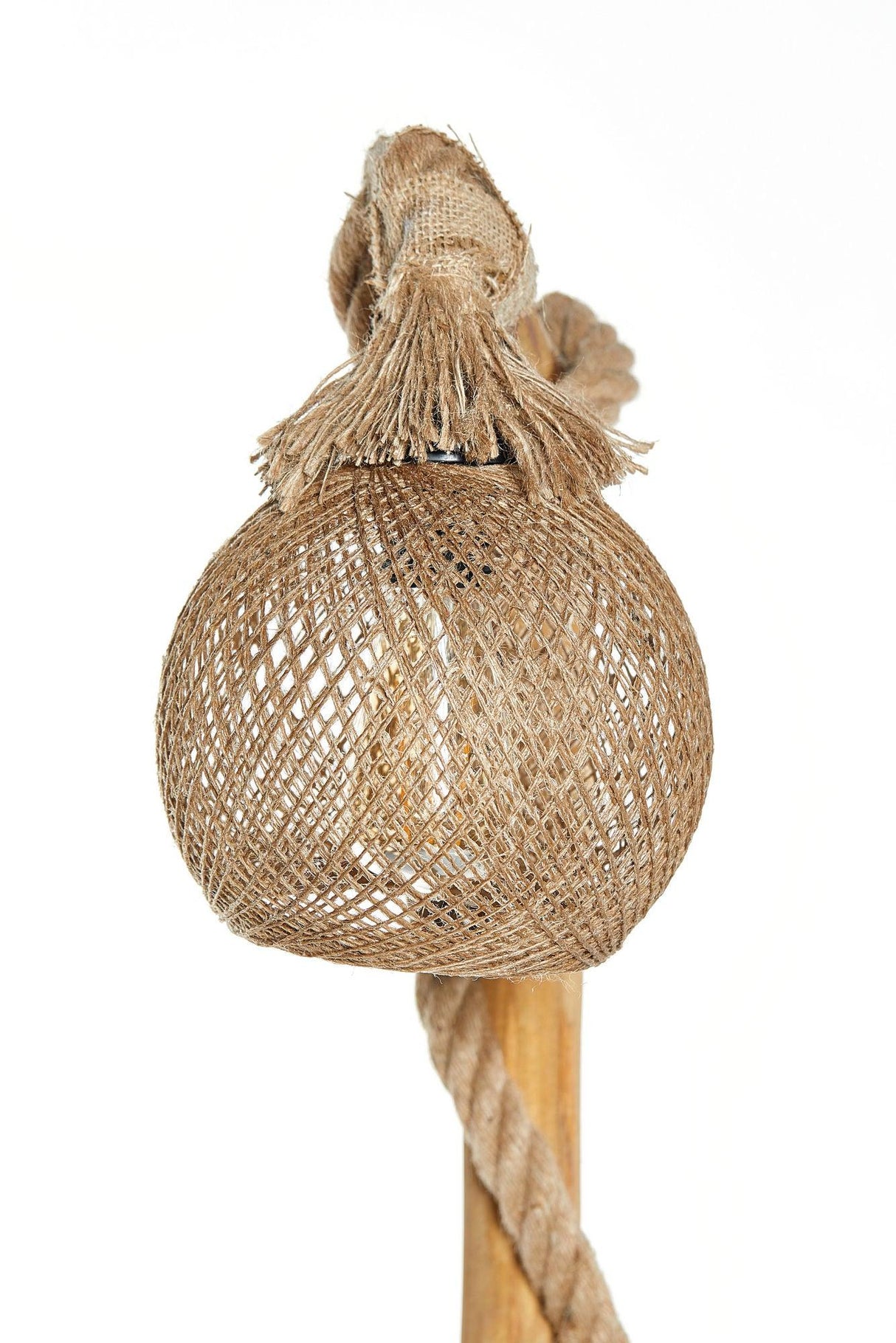 Lampadar Owen, Natural