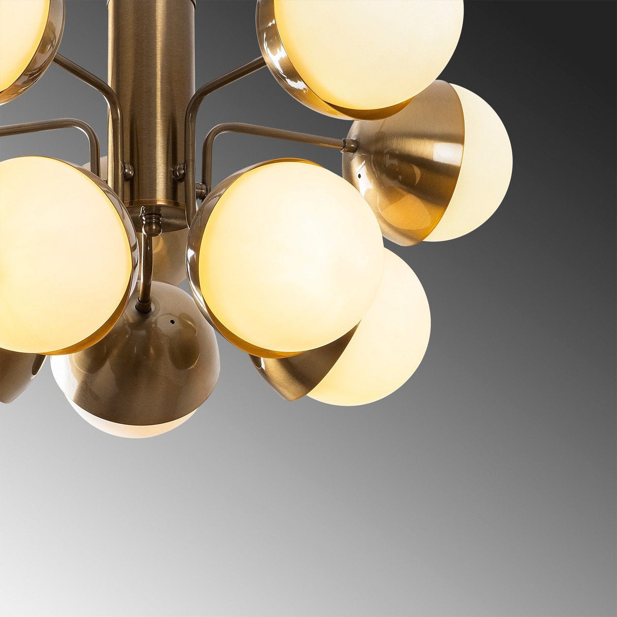 Lustra Cellum, Auriu/Alb