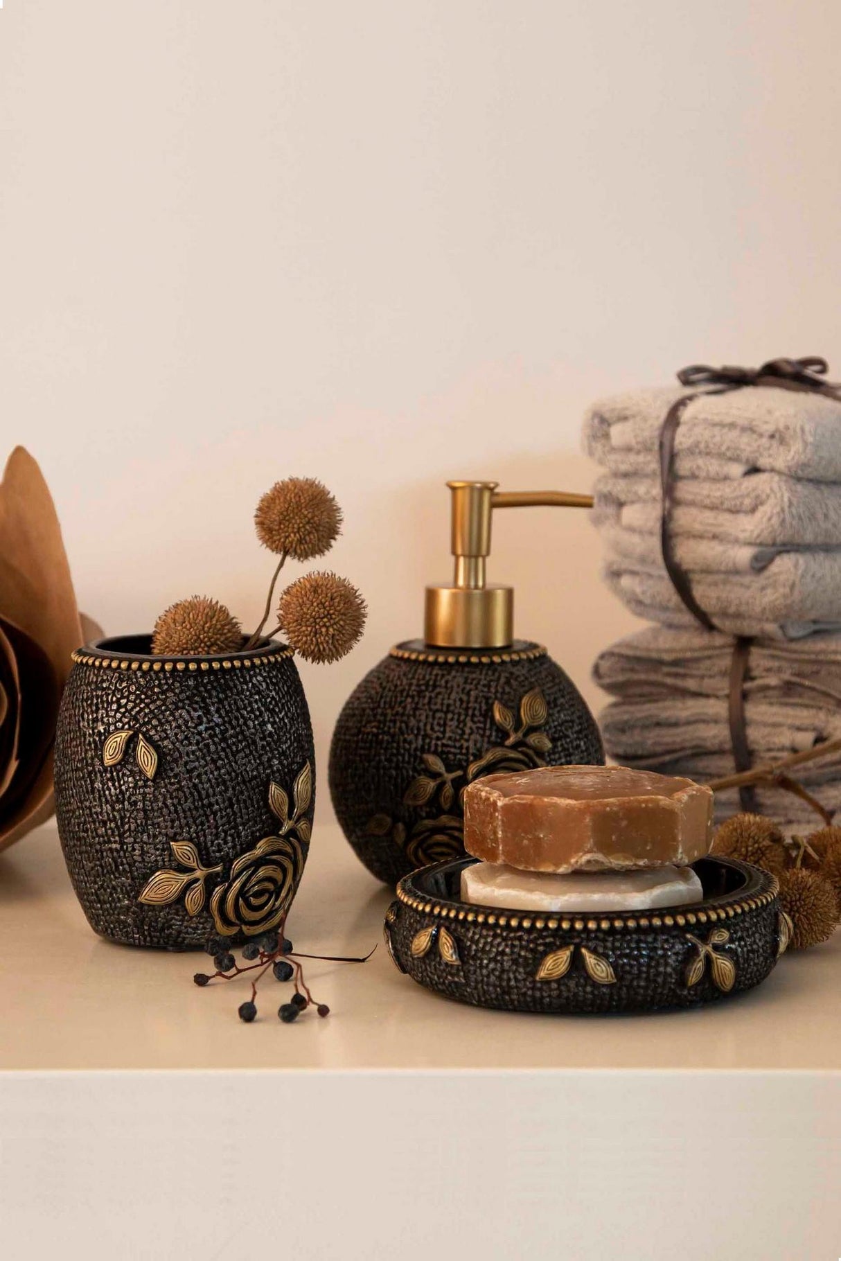 Set de Baie Lux Elvin, Gri, Dozator de sapun, Perie, Suport de periuta de dinti, Sapuniera, Coș de Gunoi