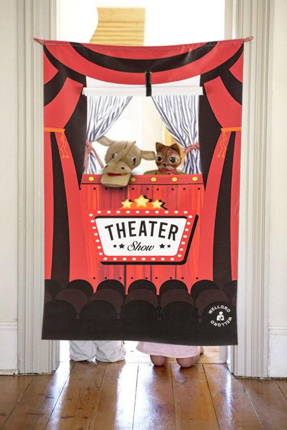 Teatrul din Pragul Uşii, Roșu, 77x0.1x137 cm