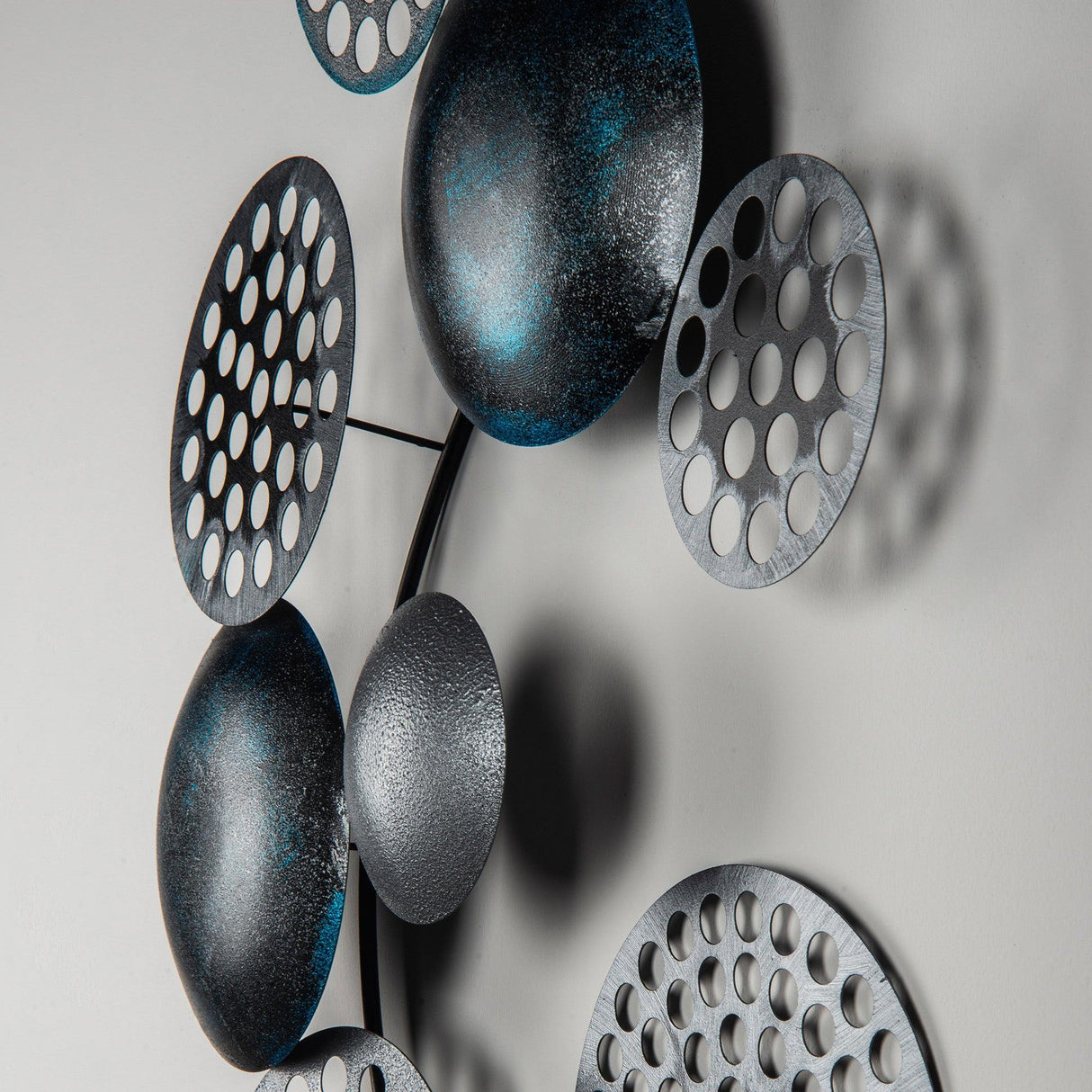 Decoratiune de perete Bronte, Metal, 42x8x90 cm - Albastru-Negru