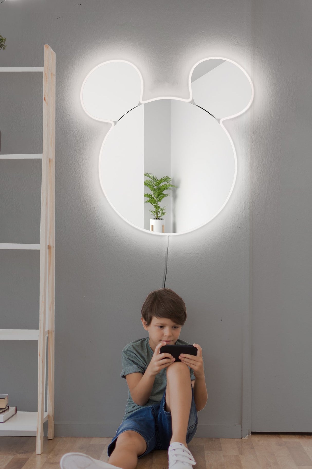 Oglinda decorativa Mickey Mirrorland, roz - alb - galben, 53x50 cm - Alb