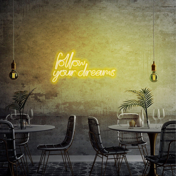 Aplica de Perete Neon Follow Your Dreams, 60x32 cm
